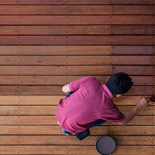 Les meilleures couleurs de teinture Wood Shield pour mettre votre terrasse au goût du jour